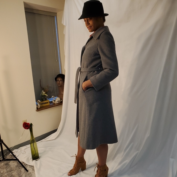 Classy Vintage Gray Wool Coat - Picture 15 of 16